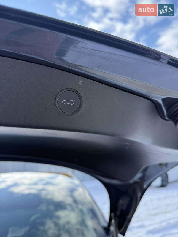 Седан Tesla Model 3 2021 в Луцьку