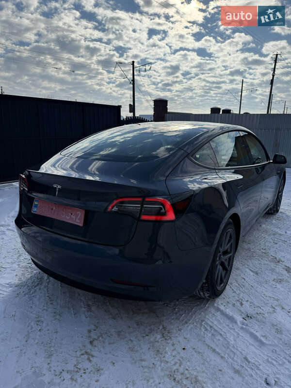 Седан Tesla Model 3 2021 в Луцьку