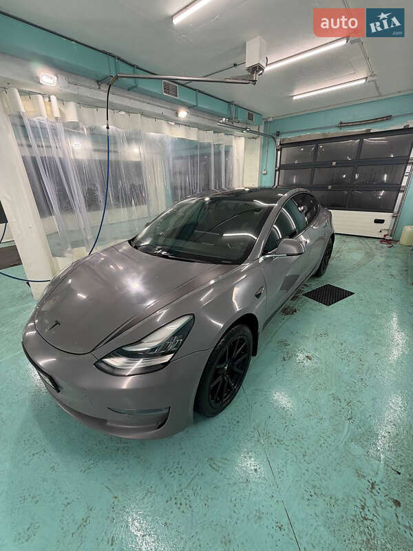 Седан Tesla Model 3 2018 в Києві