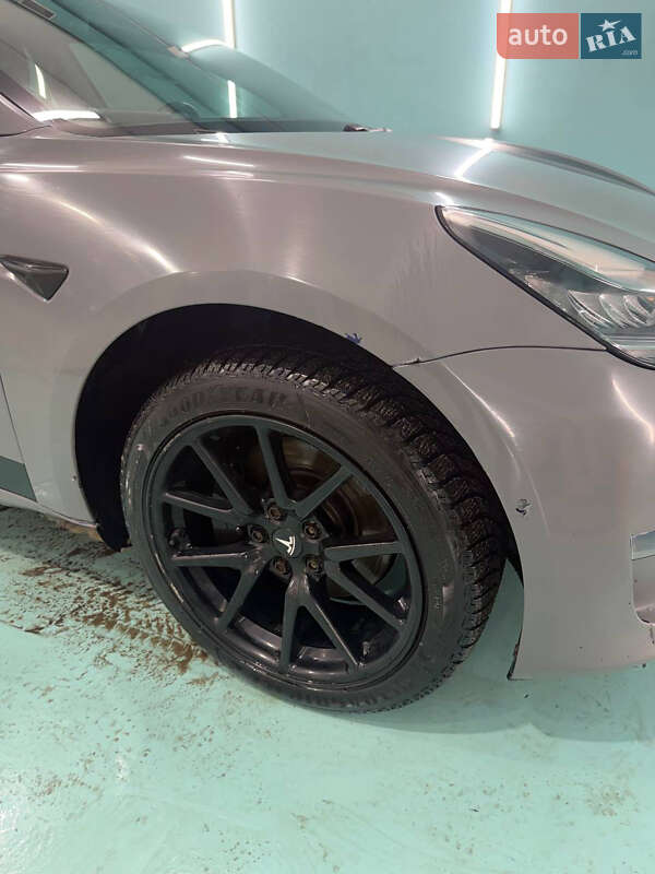 Седан Tesla Model 3 2018 в Києві