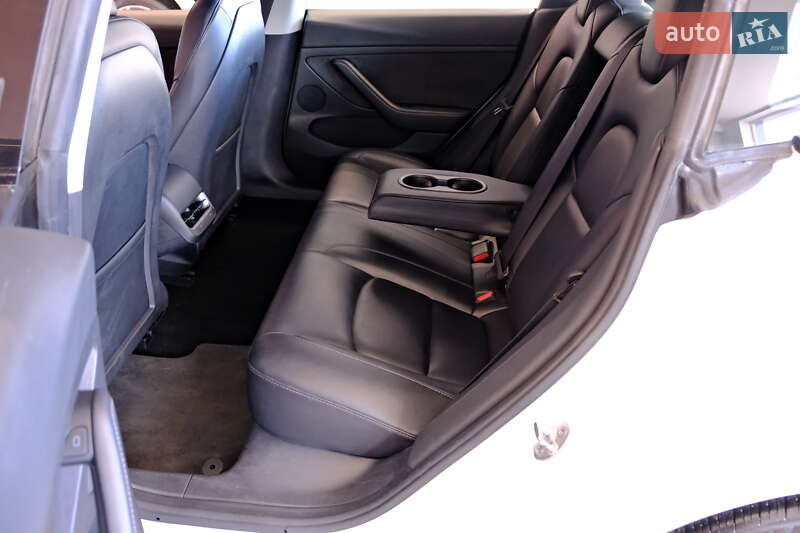 Седан Tesla Model 3 2022 в Одессе