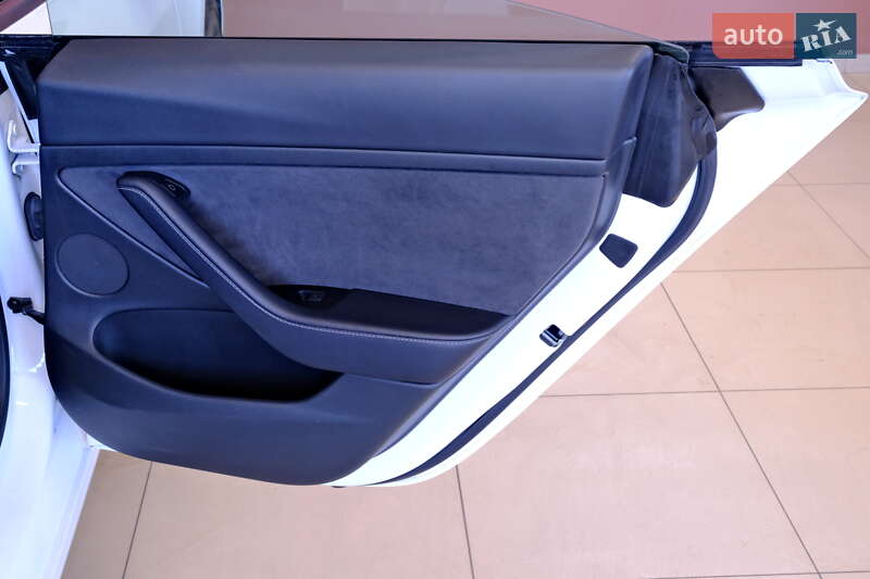 Седан Tesla Model 3 2022 в Одессе