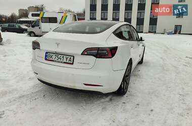 Седан Tesla Model 3 2022 в Ровно