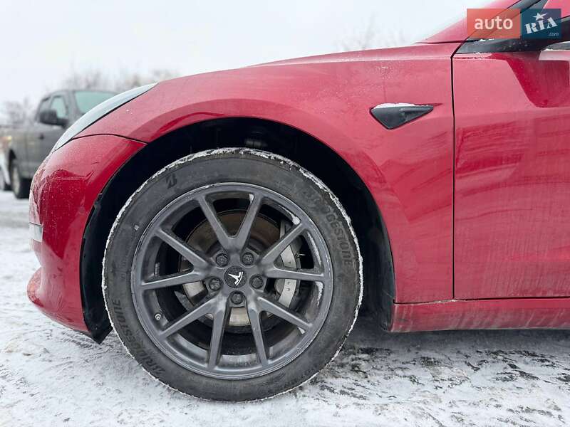Седан Tesla Model 3 2019 в Луцке