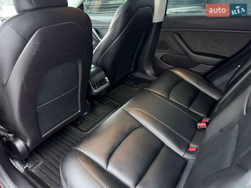 Седан Tesla Model 3 2019 в Луцке