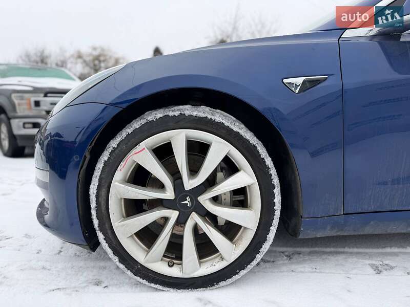 Седан Tesla Model 3 2020 в Луцьку