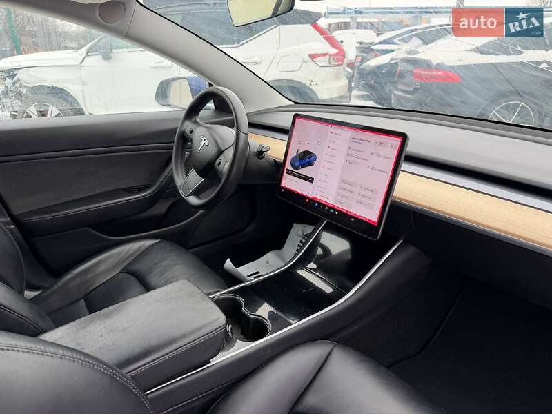 Седан Tesla Model 3 2020 в Луцьку
