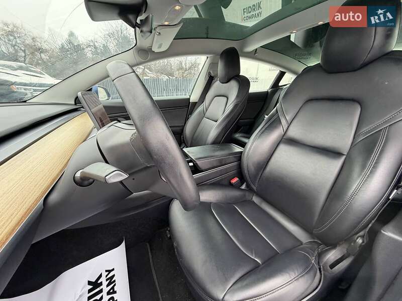 Седан Tesla Model 3 2020 в Луцьку