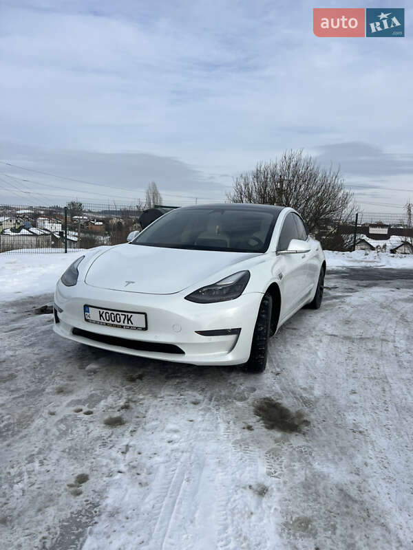 Седан Tesla Model 3 2020 в Львове