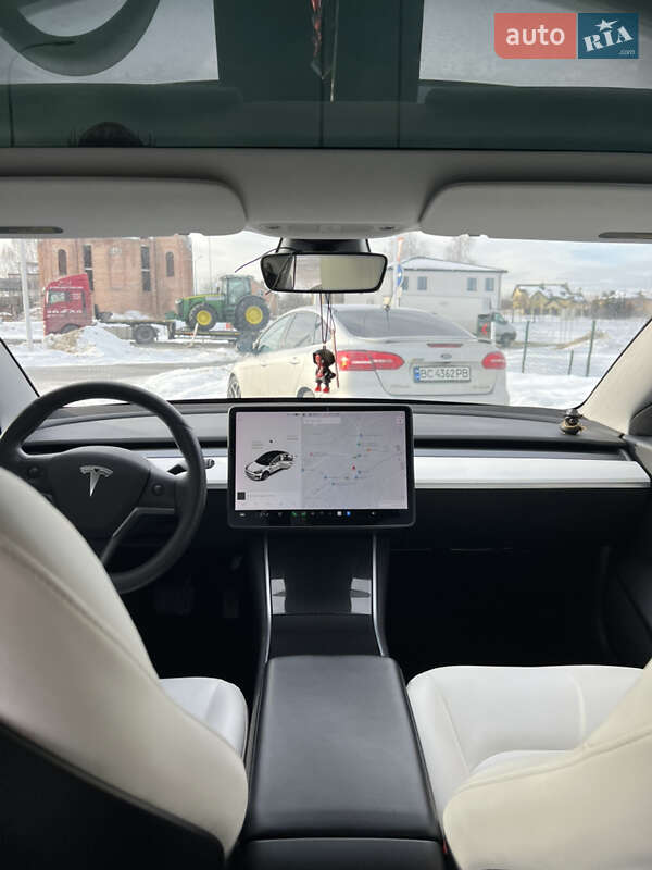 Седан Tesla Model 3 2020 в Львове