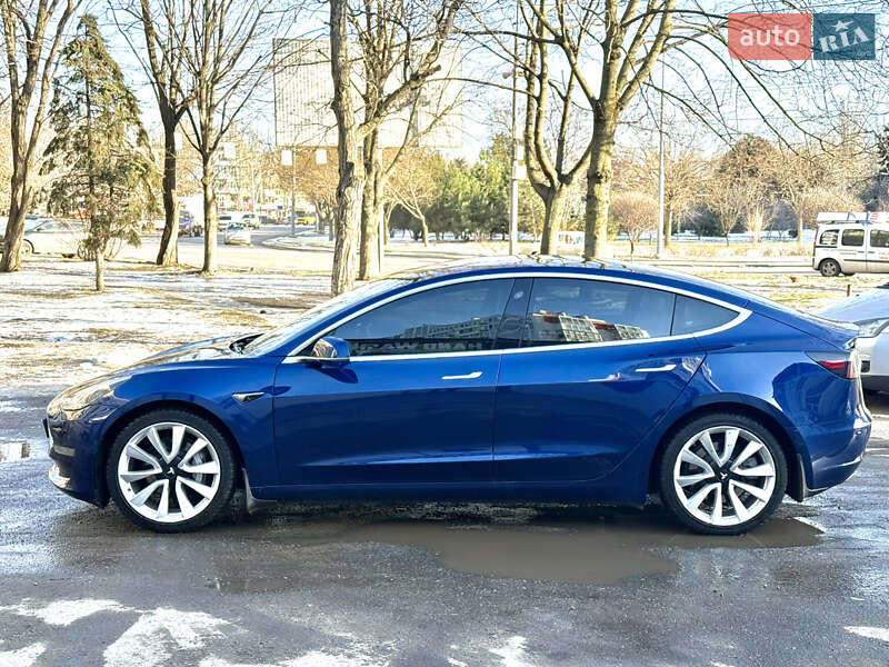 Седан Tesla Model 3 2018 в Одесі