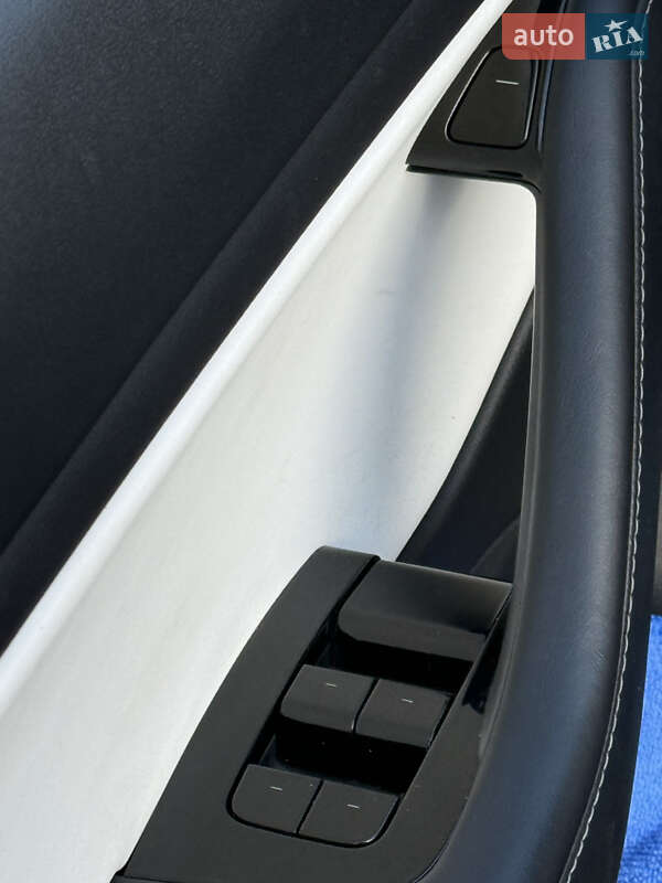 Седан Tesla Model 3 2018 в Одесі