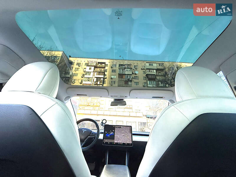 Седан Tesla Model 3 2018 в Одесі