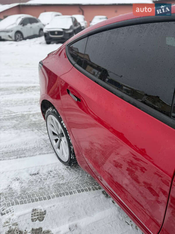 Седан Tesla Model 3 2022 в Бродах