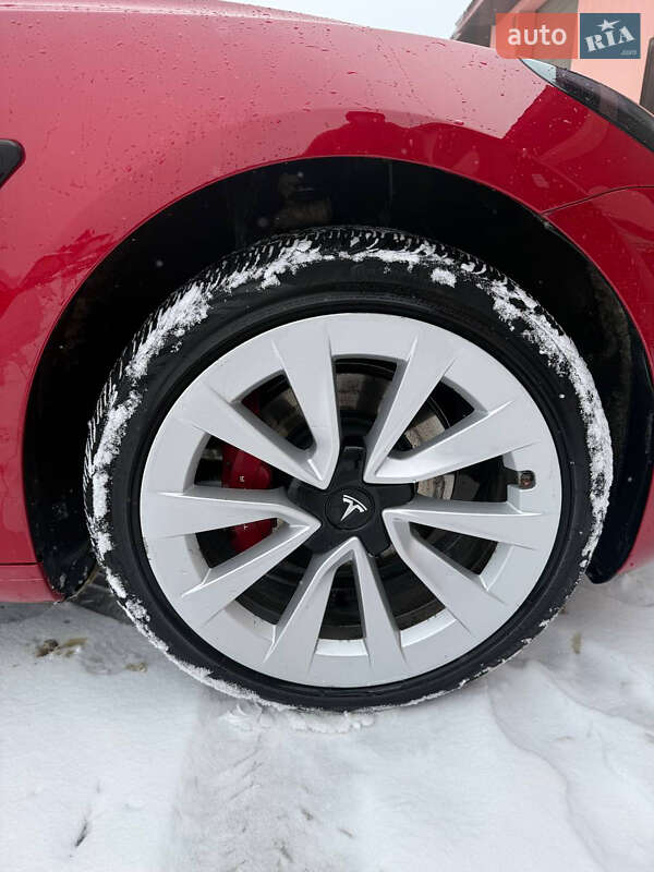 Седан Tesla Model 3 2022 в Бродах