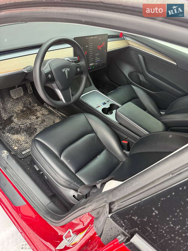 Седан Tesla Model 3 2022 в Бродах