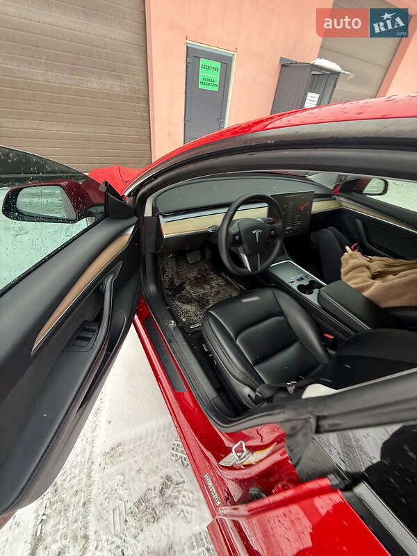 Седан Tesla Model 3 2022 в Бродах