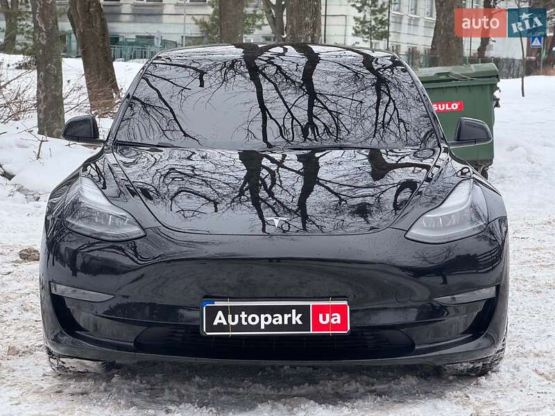 Седан Tesla Model 3 2022 в Киеве