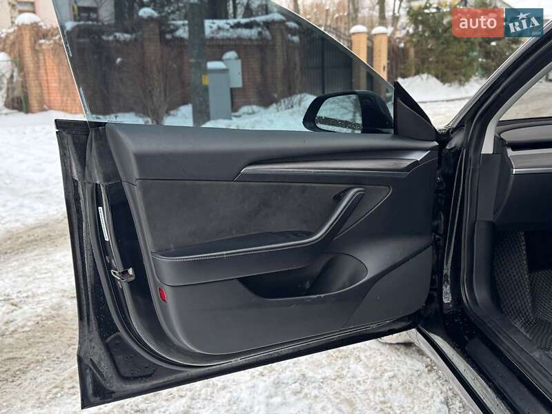 Седан Tesla Model 3 2022 в Киеве