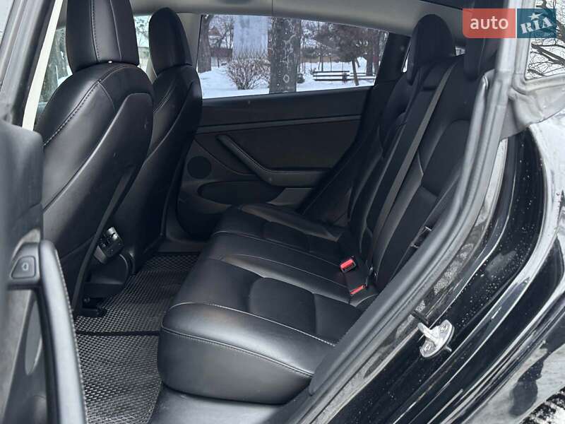 Седан Tesla Model 3 2022 в Киеве