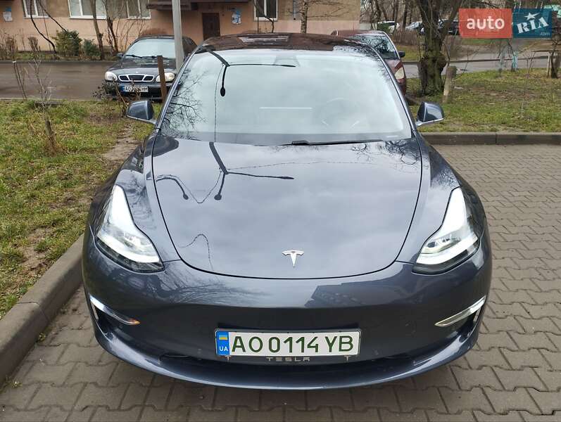 Седан Tesla Model 3 2018 в Ужгороді