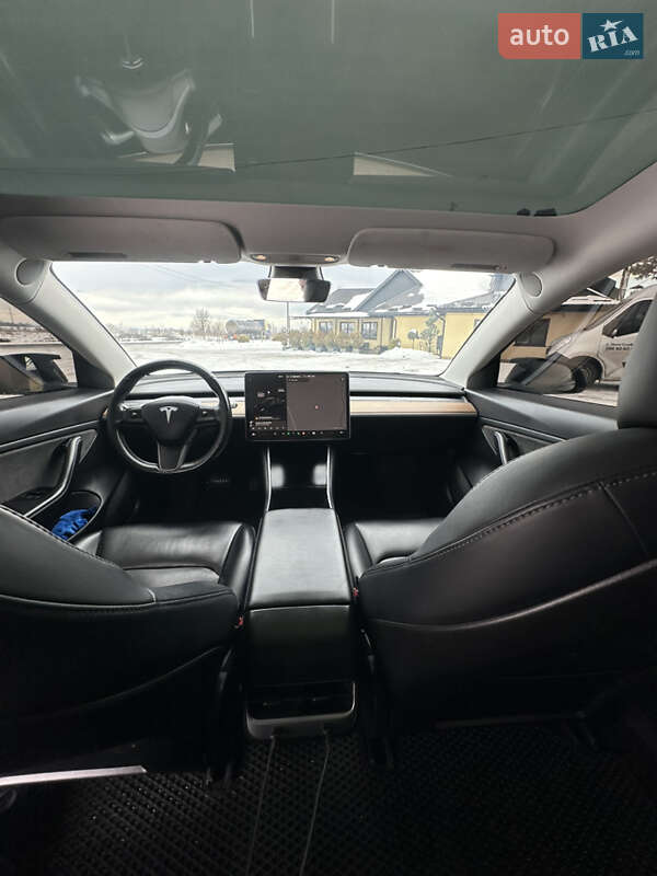 Седан Tesla Model 3 2018 в Ивано-Франковске