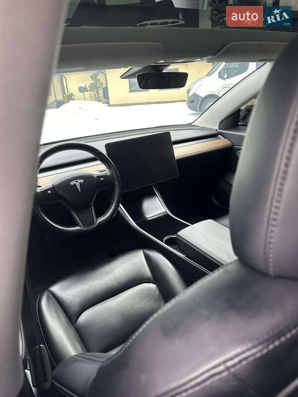 Седан Tesla Model 3 2018 в Ивано-Франковске