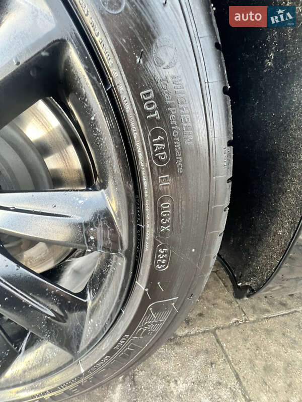 Седан Tesla Model 3 2022 в Львові