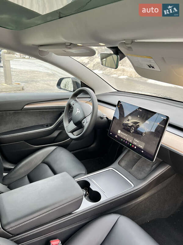 Седан Tesla Model 3 2022 в Львові