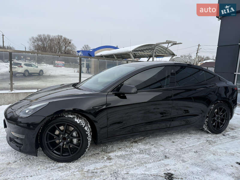 Седан Tesla Model 3 2021 в Луцке