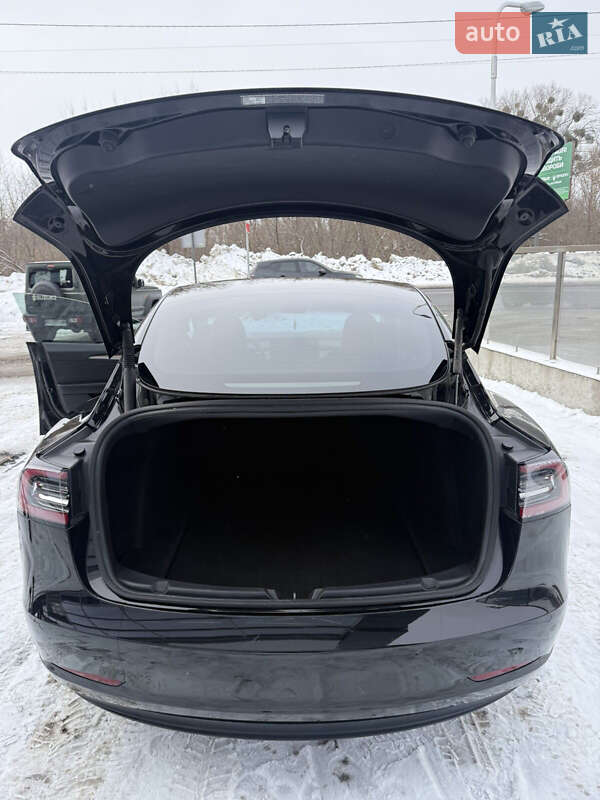 Седан Tesla Model 3 2021 в Луцке