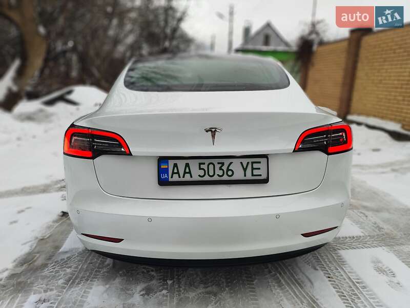 Седан Tesla Model 3 2022 в Києві