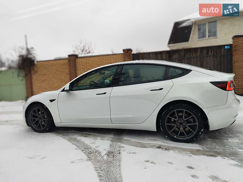 Седан Tesla Model 3 2022 в Києві