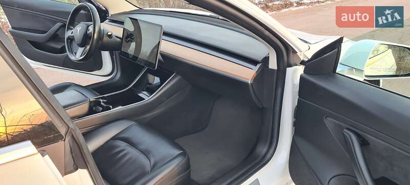 Седан Tesla Model 3 2017 в Нововолынске фото 10 Седан Tesla Model 3 2017 в Нововолынске
