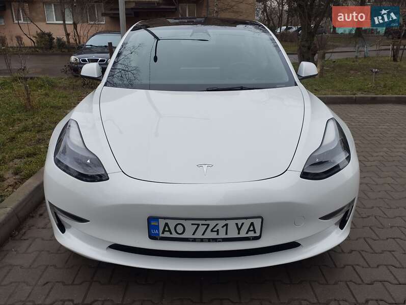 Седан Tesla Model 3 2022 в Ужгороді