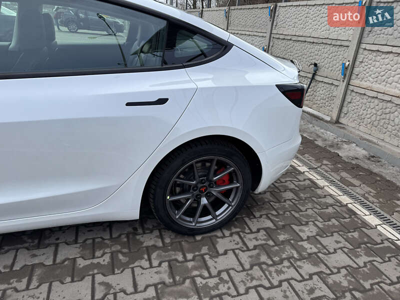 Седан Tesla Model 3 2020 в Кривому Розі