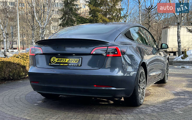 Седан Tesla Model 3 2022 в Львове
