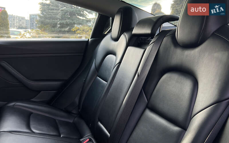 Седан Tesla Model 3 2022 в Львове