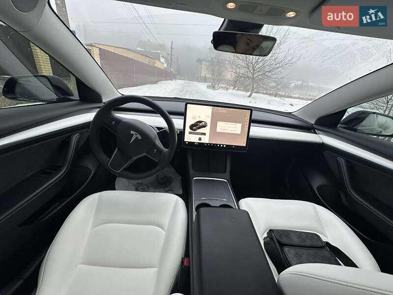 Седан Tesla Model 3 2022 в Виннице
