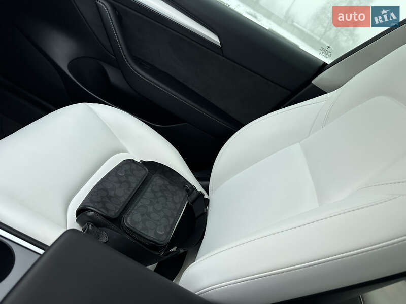 Седан Tesla Model 3 2022 в Виннице