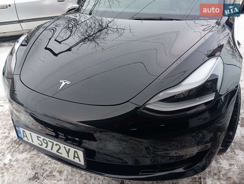 Седан Tesla Model 3 2023 в Яремче