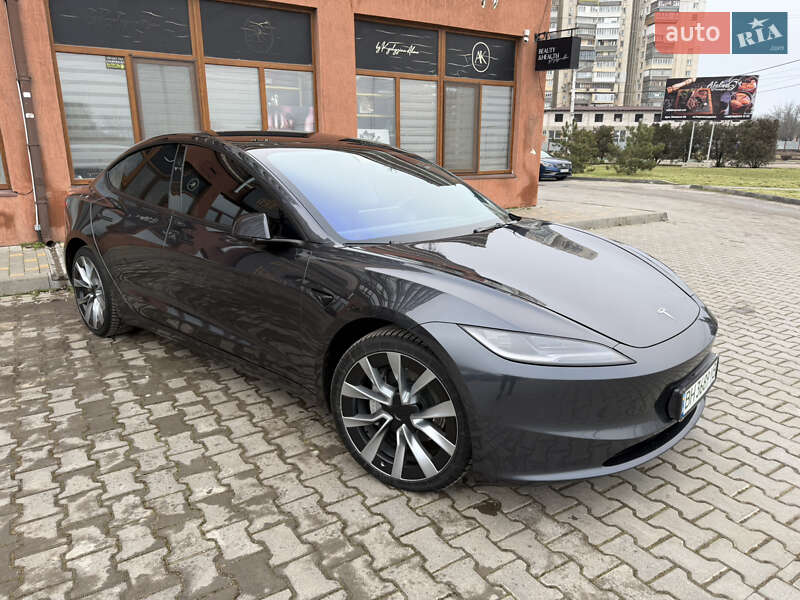 Седан Tesla Model 3 2024 в Чорноморську