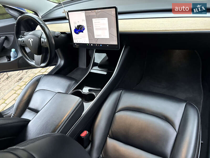 Седан Tesla Model 3 2018 в Львові фото 25 Седан Tesla Model 3 2018 в Львові