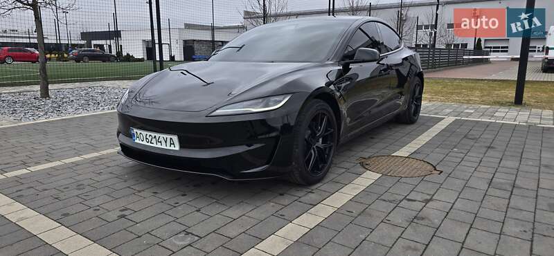 Седан Tesla Model 3 2025 в Мукачевому