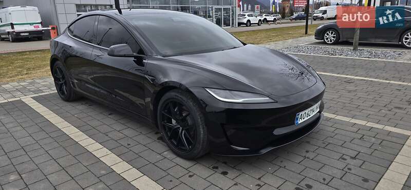Седан Tesla Model 3 2025 в Мукачевому