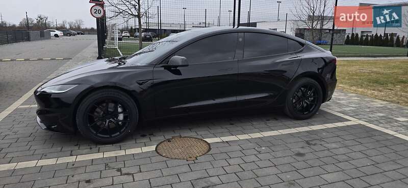 Седан Tesla Model 3 2025 в Мукачевому