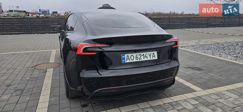 Седан Tesla Model 3 2025 в Мукачевому