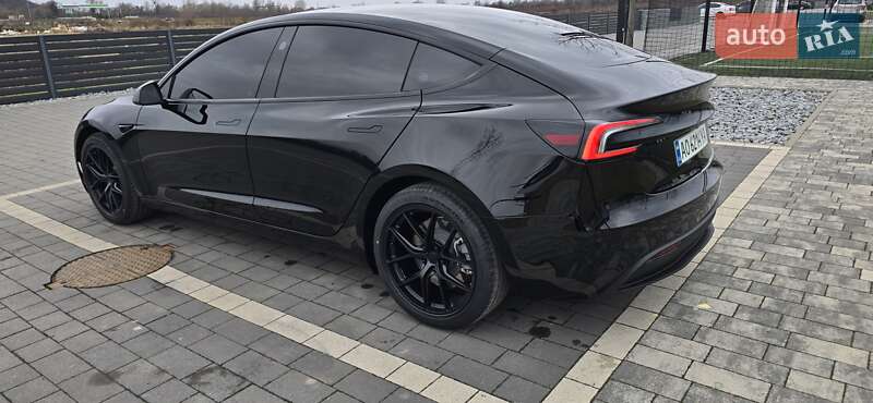 Седан Tesla Model 3 2025 в Мукачевому