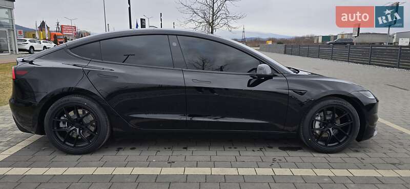 Седан Tesla Model 3 2025 в Мукачевому