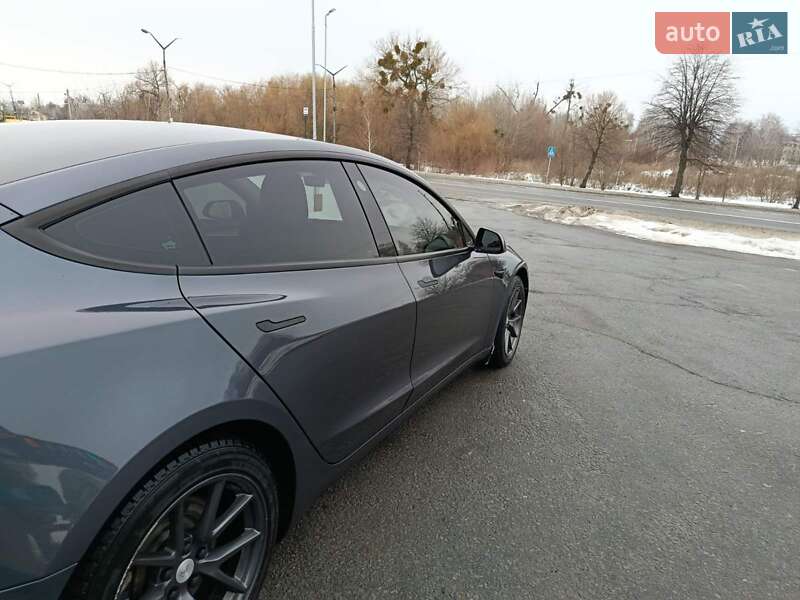 Седан Tesla Model 3 2022 в Звягелі